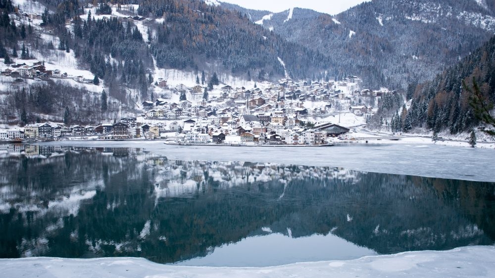 Alleghe_lago_ghiacciato