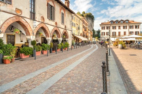 Arona_borgo Arona_borgo  