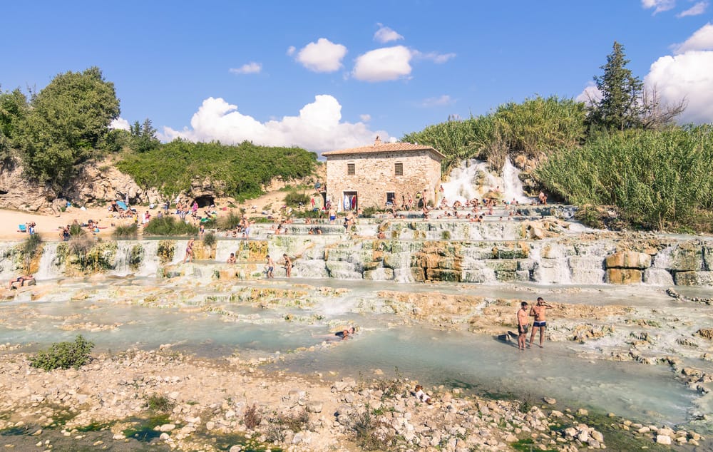 Dall'Umbria all'Alto Adige: viaggio lungo lo Stivale tra le 15 cascate più belle d'Italia