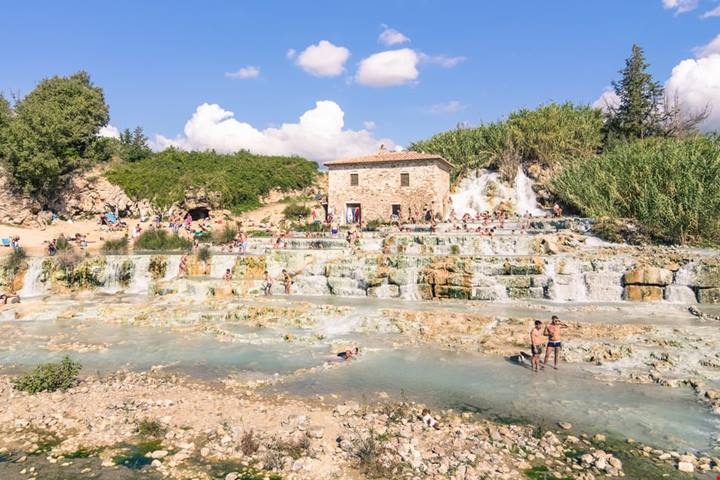 Dall'Umbria all'Alto Adige: viaggio lungo lo Stivale tra le 15 cascate più belle d'Italia