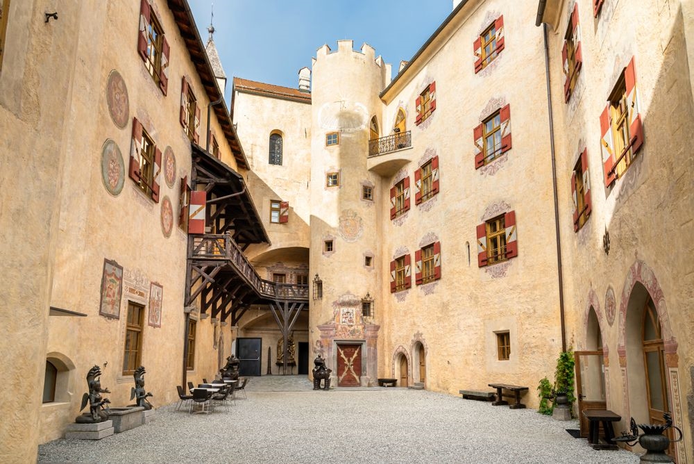 Brunico castello, interni