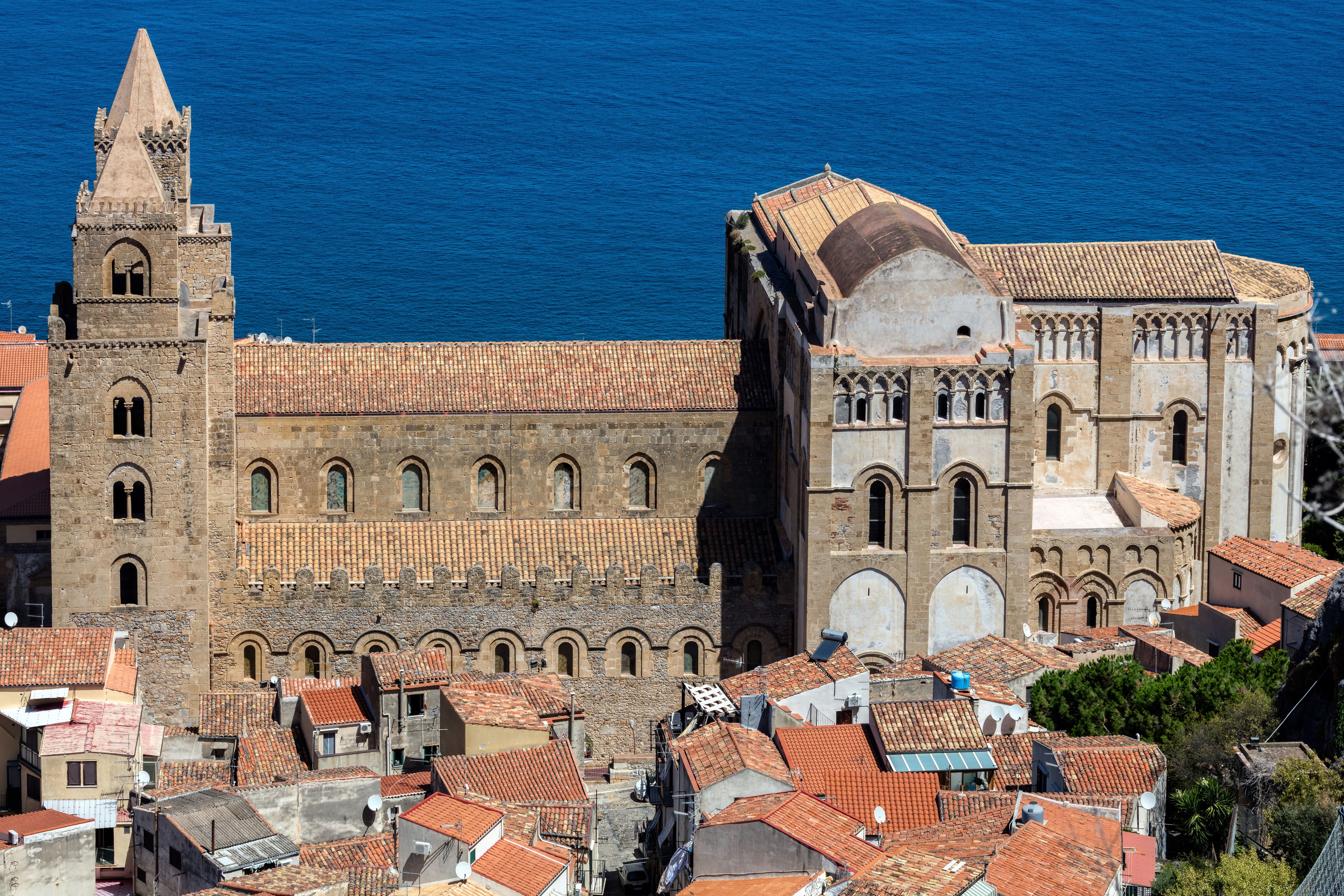 Cefalu_130859825-min.jpeg