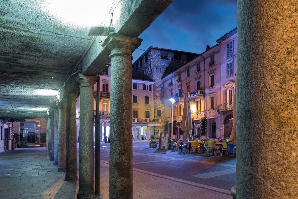 Lecco: centro storico di sera
