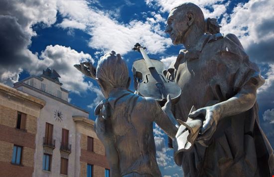 cremona-statua_di_stradivari cremona-statua_di_stradivari  