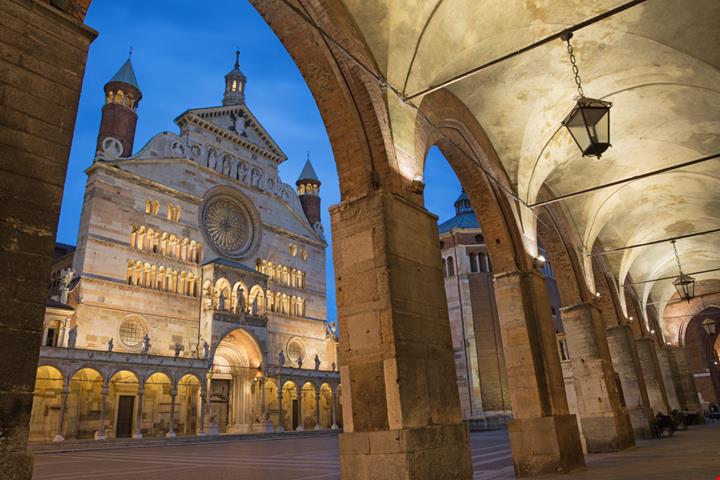 Cremona_427652179