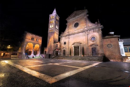 Duomo_di_Viterbo_notte Duomo_di_Viterbo_notte  