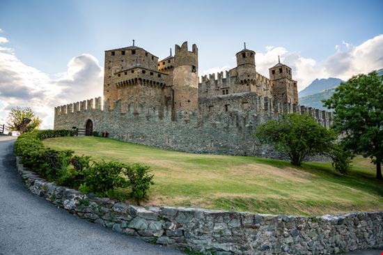 Fenis_1785375443 MRicart_Photography / Shutterstock.com  