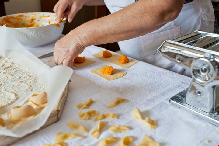 Ferrara Food_143854504