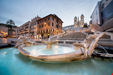 fontana della barcaccia_708089359