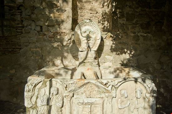 fontana_a_lanuvio fontana_a_lanuvio  