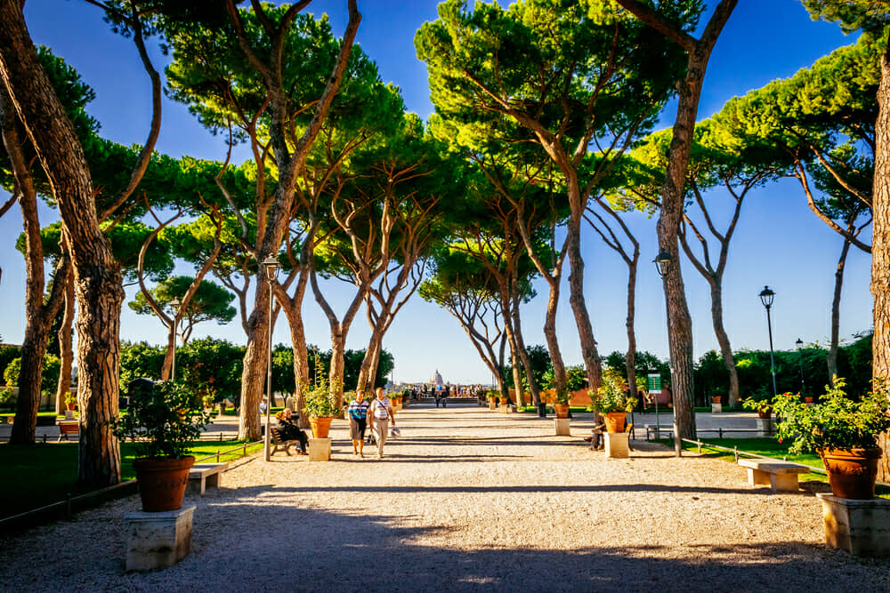 10 parchi di Roma dove fuggire dal caldo e goderti musei, reperti archeologici e concerti all'aperto
