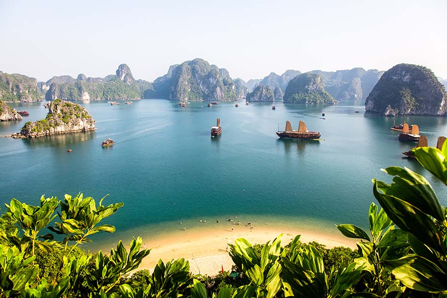 Ha-long Bay vietnam 900x600
