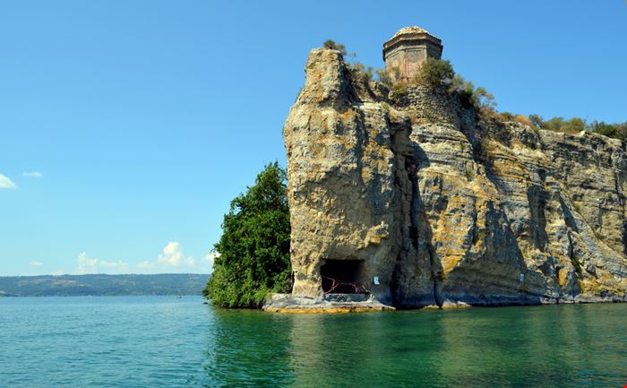 Isola Bisentina