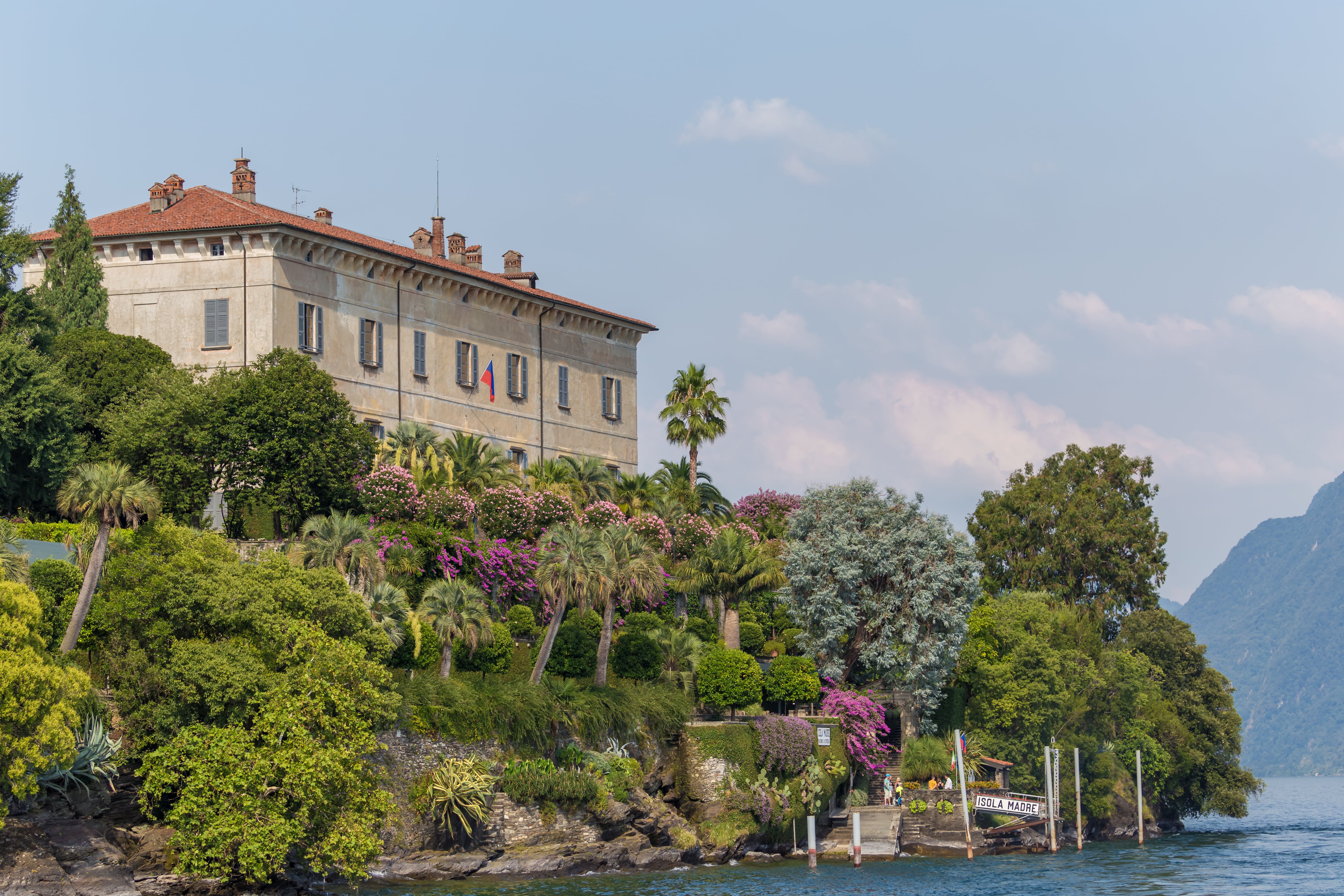 In queste 3 isole trovi palazzi barocchi e giardini d'autore vista lago: sono un inestimabile tesoro d'Italia