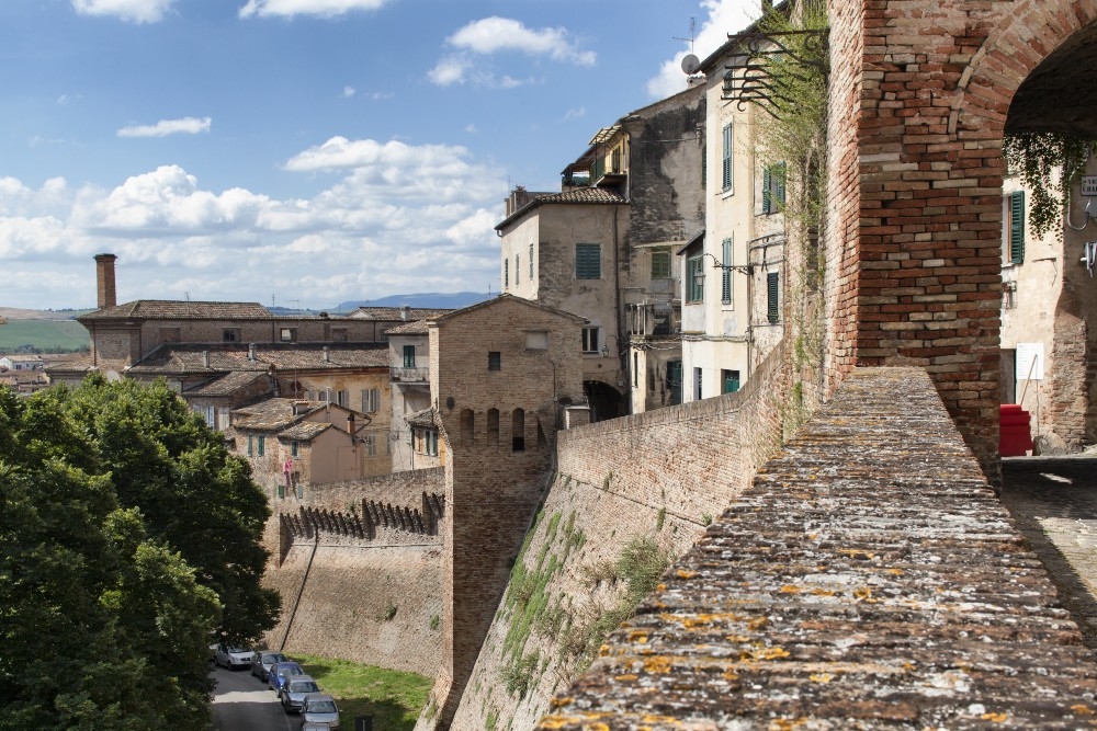 Sulle tracce di Raffaello: questi 4 borghi delle Marche sono un vero concentrato di bellezza d'artista