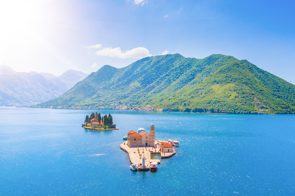 Nostra Signora delle Rocce a Kotor, viaggio sull'isola artificiale del Montenegro