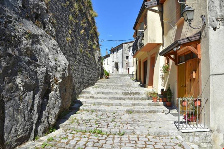 Borghi di montagna perfetti per Natale, piccoli presepi dall’atmosfera incantata