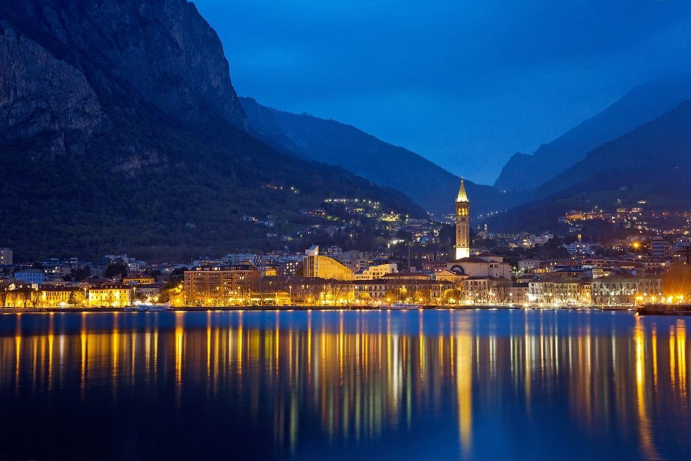 Lecco night