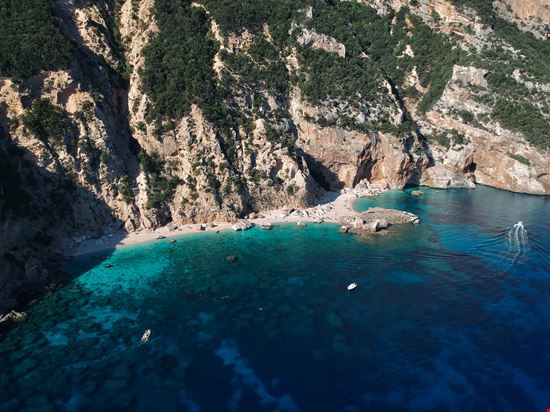 leon-rohrwild-h9Im6MP6628-unsplash Cala Mariolu, Sardegna  Leon Rohrwild