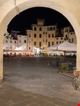 Lucca_Piazza_226853458-min.jpeg