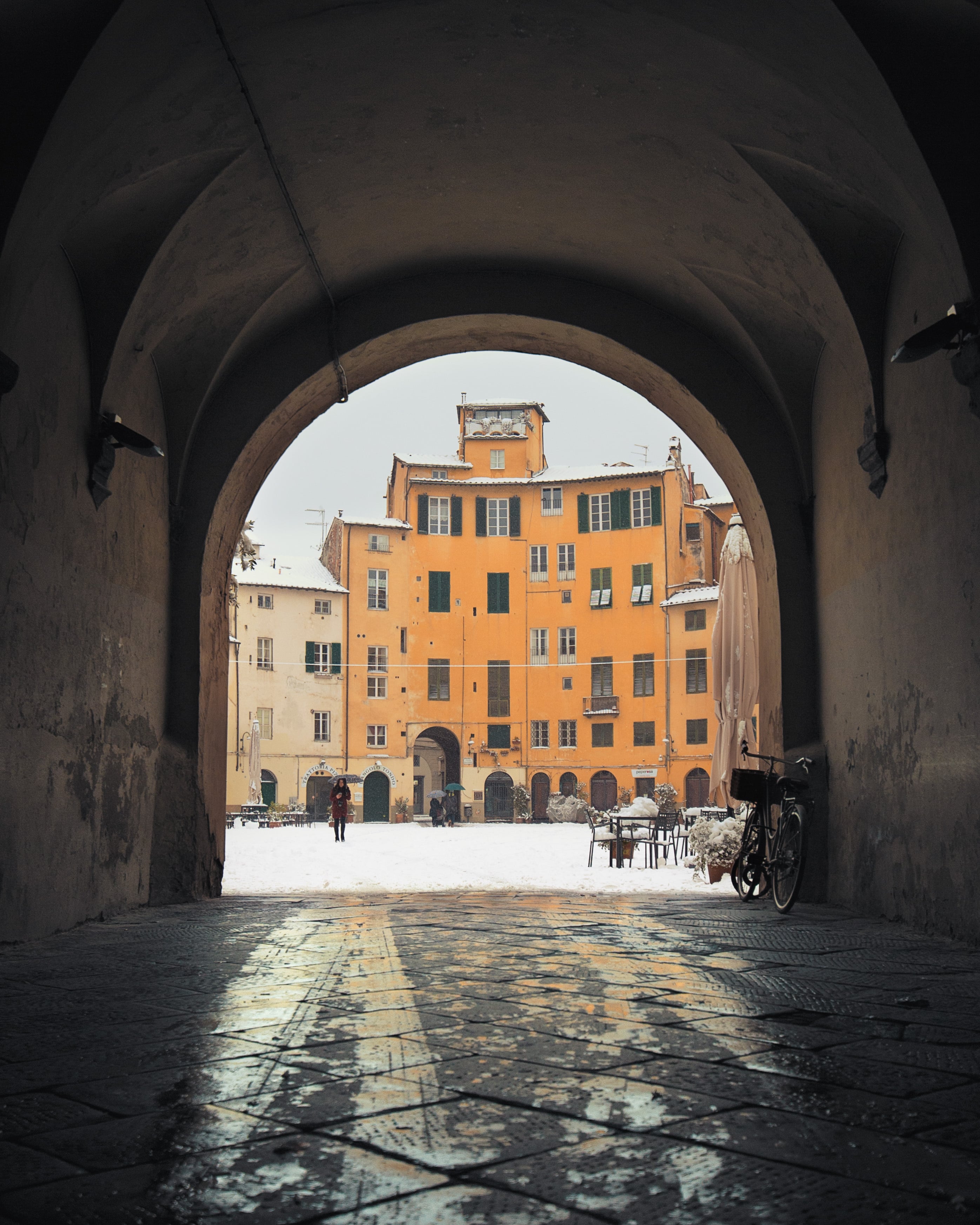 Lucca_Piazza_333317920-min.jpeg
