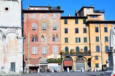 Lucca_Piazza_88954805-min.jpeg