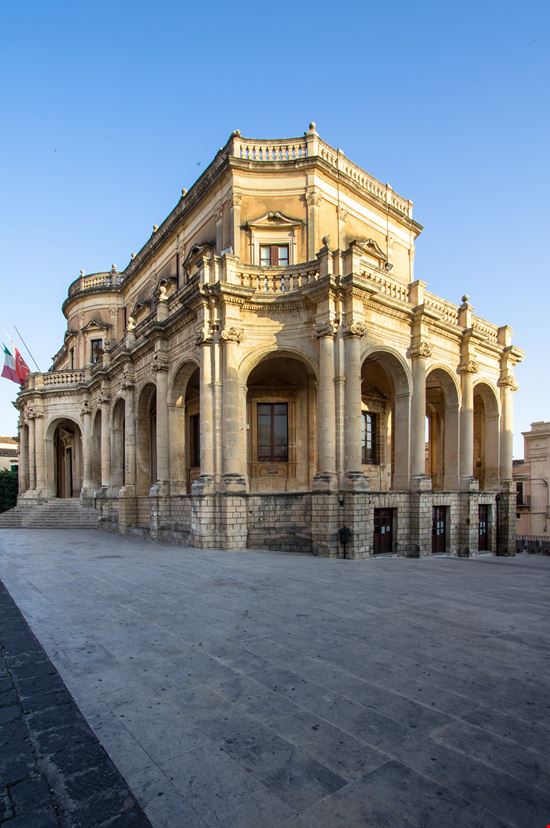 Noto_185522500-min.jpeg Noto_185522500-min.jpeg  