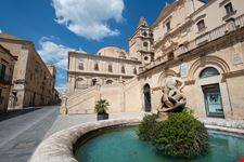 Noto_442868130-min.jpeg