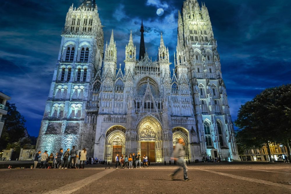 Notre Dame night a Rouen