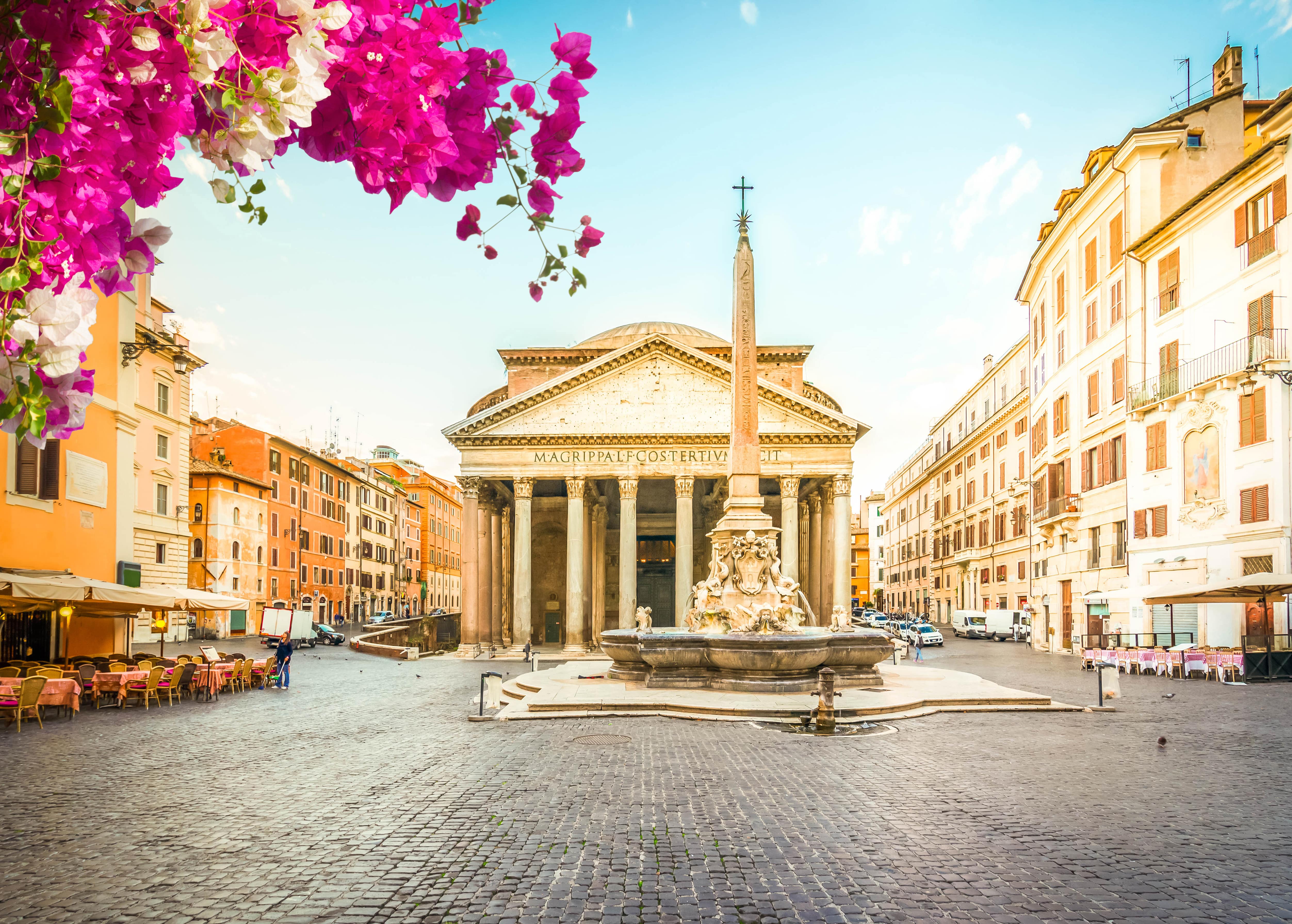 Tra i 24 edifici più straordinari al mondo ce n'è uno italiano: ha più di 2000 anni e qui dentro dal cielo piovono rose una volta l'anno