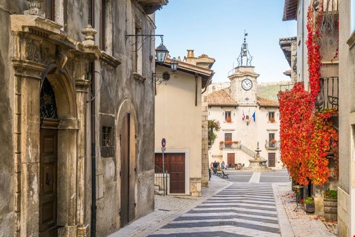 In Abruzzo c'è un borgo dove sembra di essere in Alto Adige, ed è uno dei borghi d'alta quota più belli d'Italia