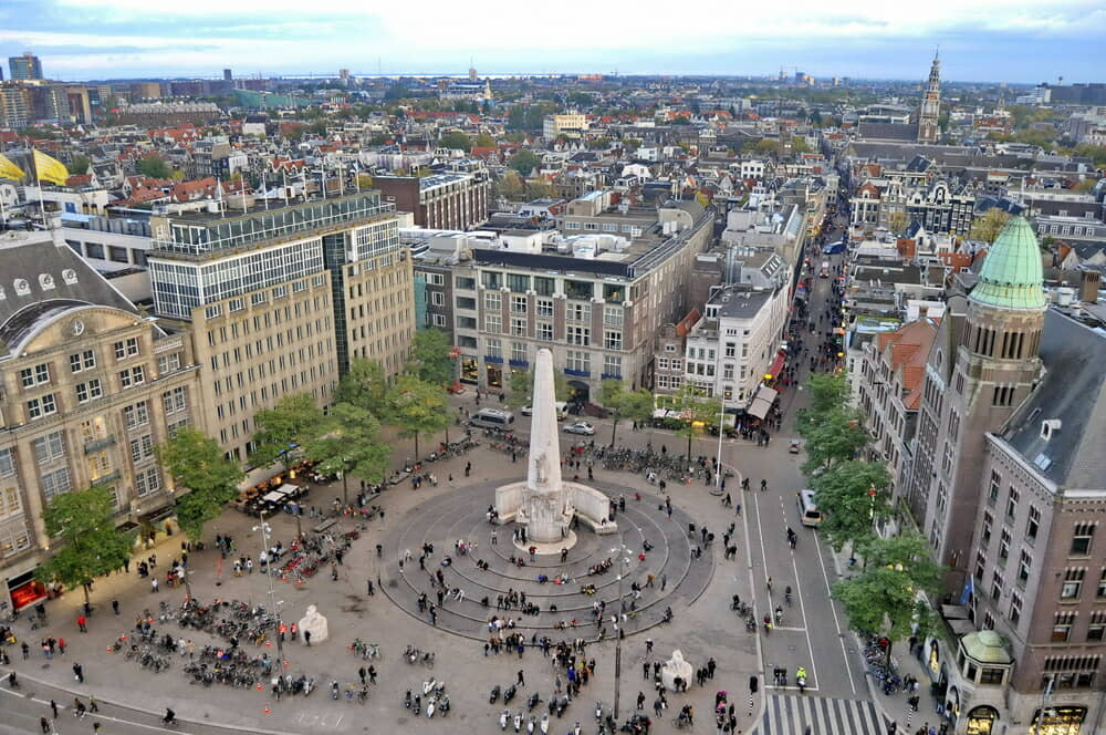 piazza dam_565389247