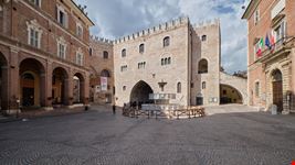 Piazza del Comune Fabriano_1994431031