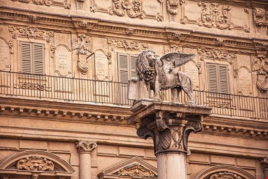 piazza delle erbe verona_1812534313 piazza delle erbe verona_1812534313  