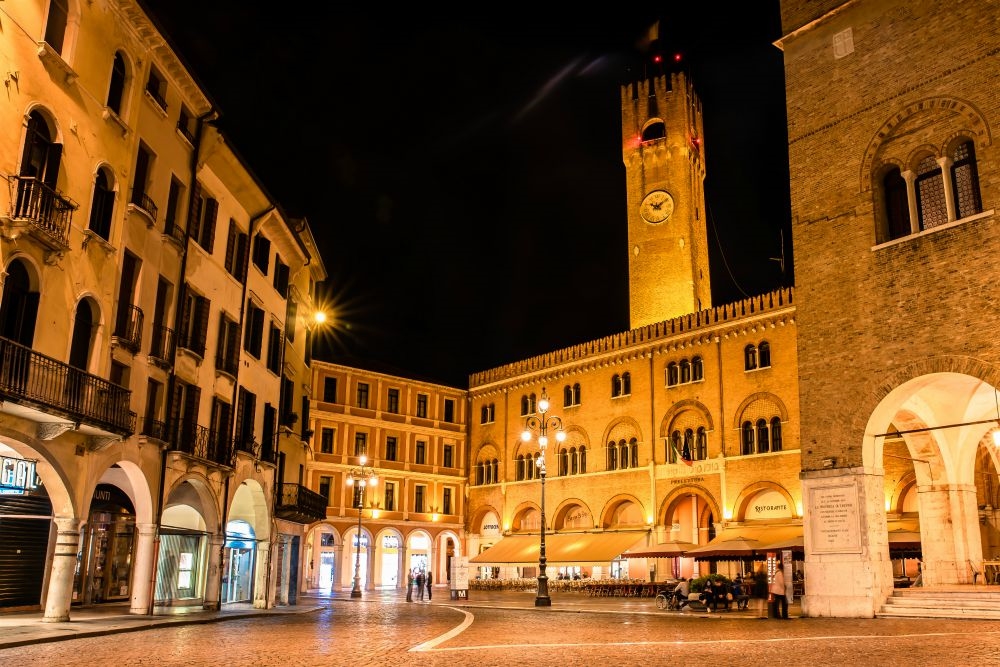 piazza_dei_signori_night