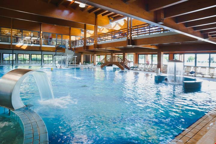 PISCINE TERMALI COPERTE E ALL'APERTO