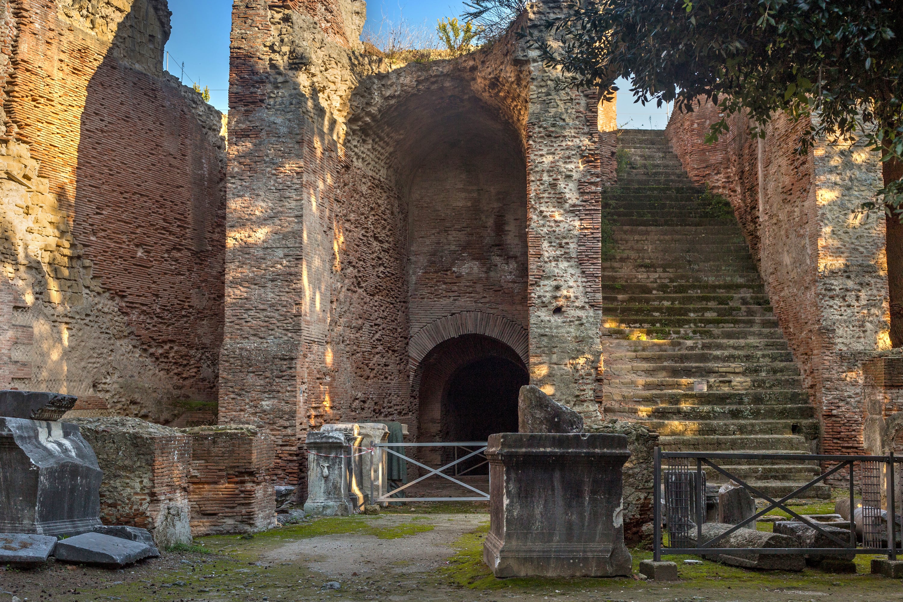 Pozzuoli_242436447-min.jpeg