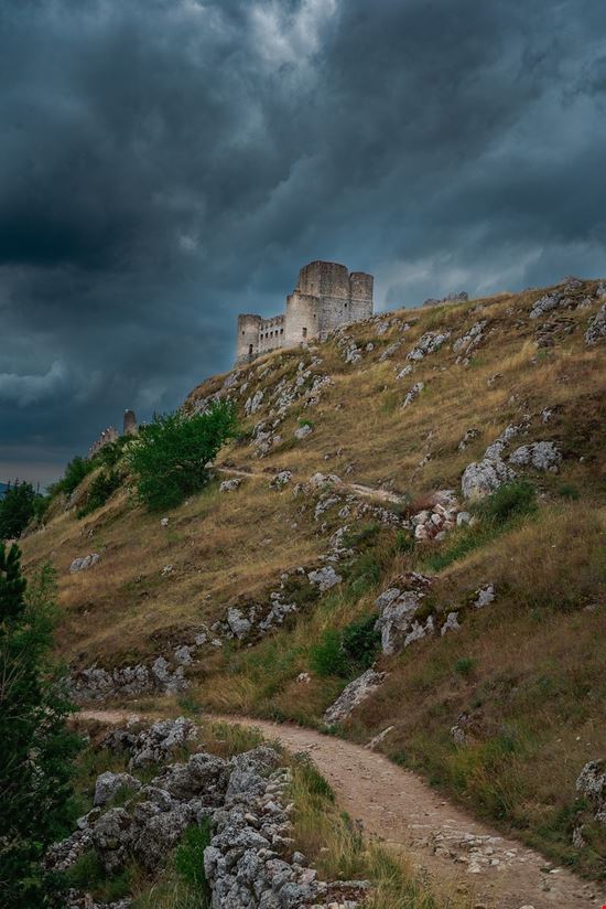 rocca-6021417_1280 rocca-6021417_1280  