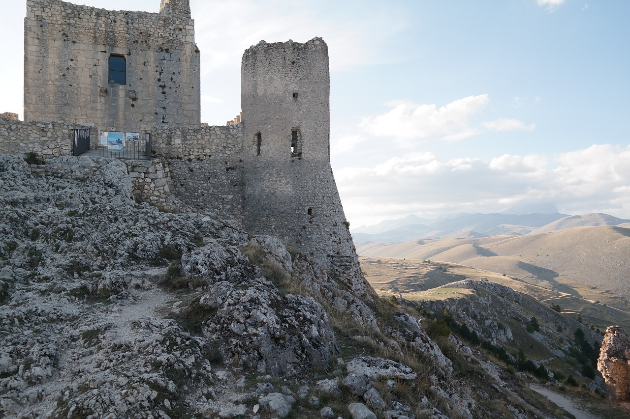 rocca-calascio-1310004_1280