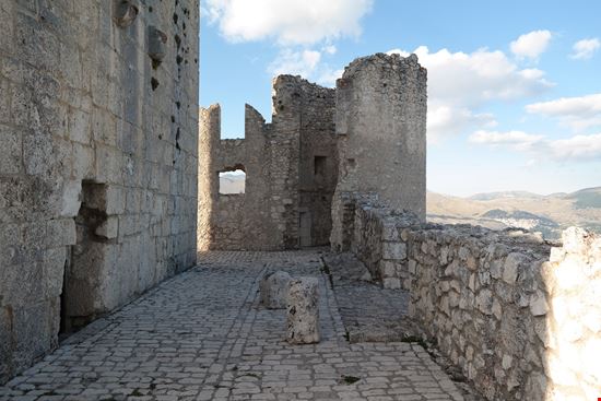rocca-calascio-1310019_1280 rocca-calascio-1310019_1280  