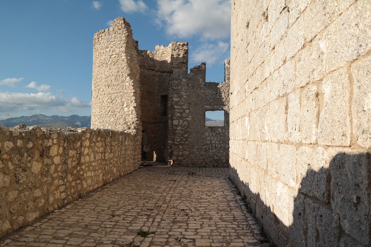 rocca-calascio-1310030_1280