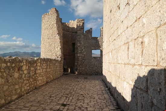 rocca-calascio-1310030_1280 rocca-calascio-1310030_1280  