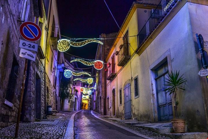 San Lorenzello a Natale: tra luci e ceramiche