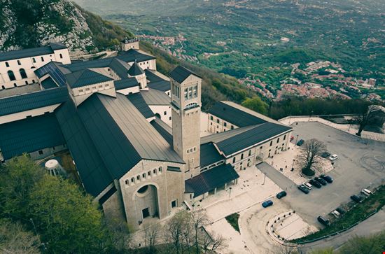 santuario-montevergine santuario-montevergine  