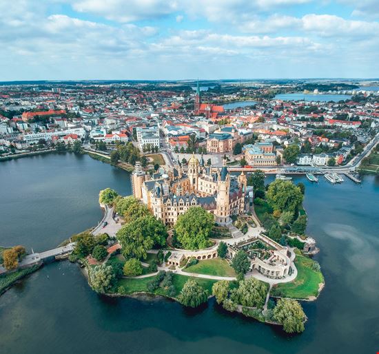 Schwerin_226723624-min.jpeg Schwerin_226723624-min.jpeg  
