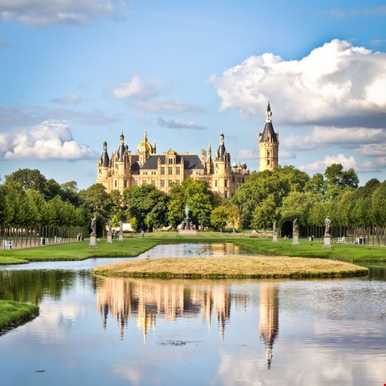 Schwerin_44334375-min.jpeg Schwerin_44334375-min.jpeg  
