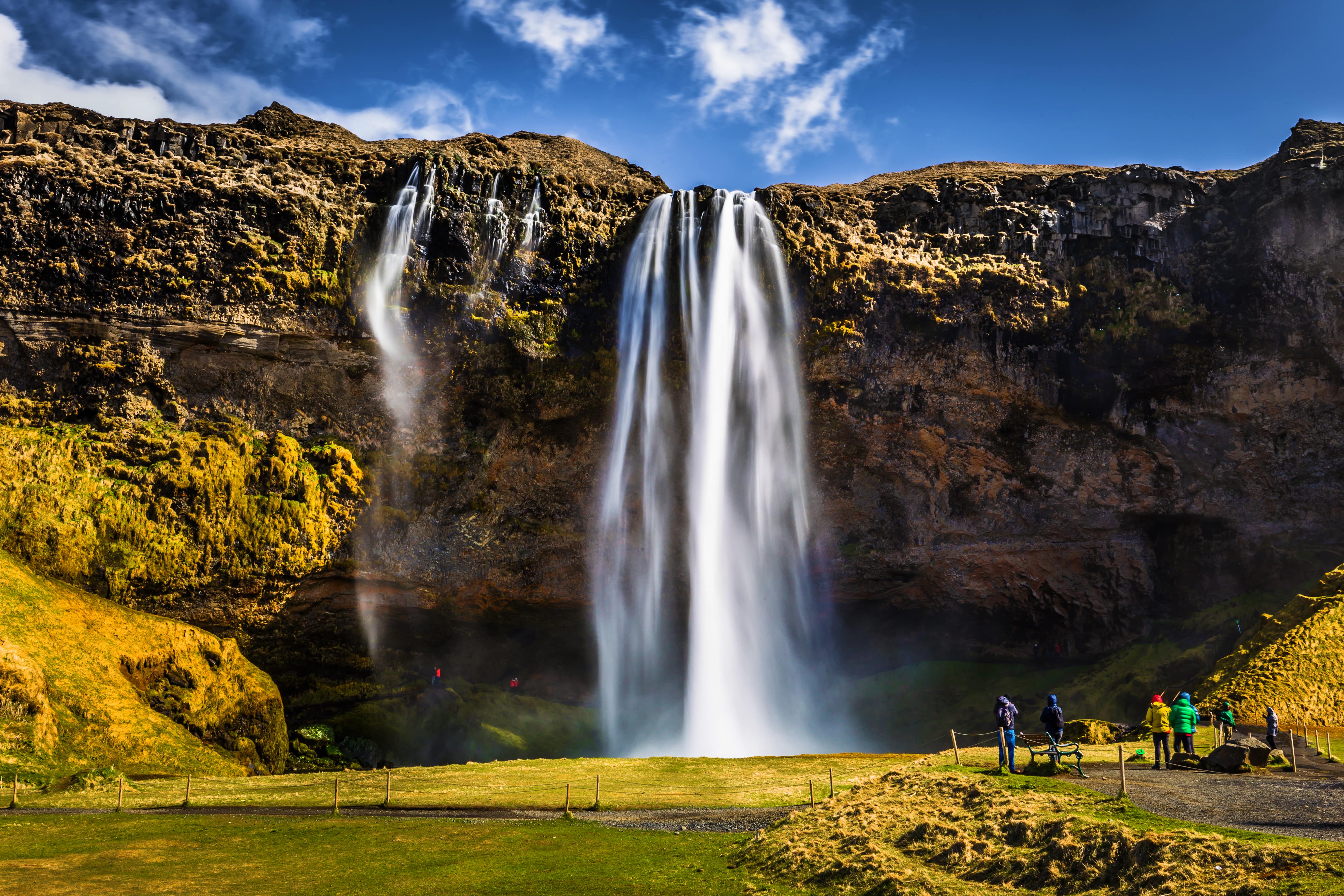 Seljalandsfoss_207655137-min.jpeg