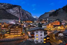Selva_di_Val_Gardena_night