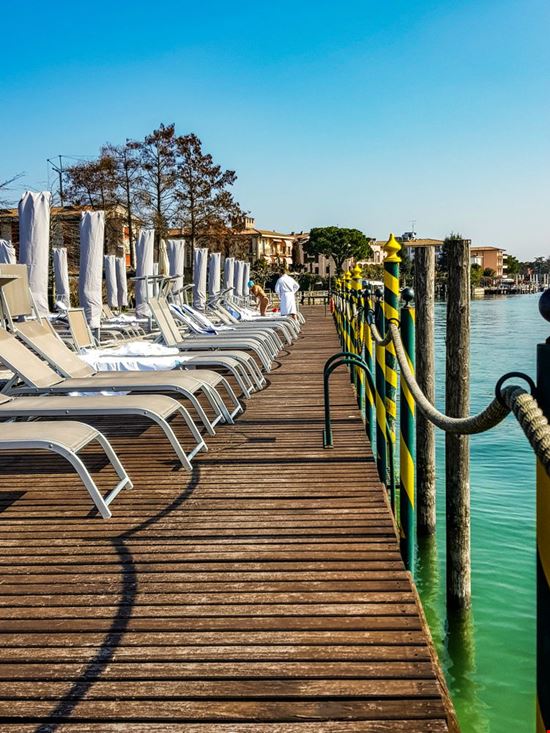 L'affaccio sul lago L'affaccio sul lago  