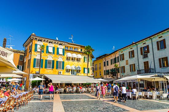 shutterstock_1746521000 shutterstock_1746521000  